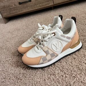 Louis Vuitton Sneakers.